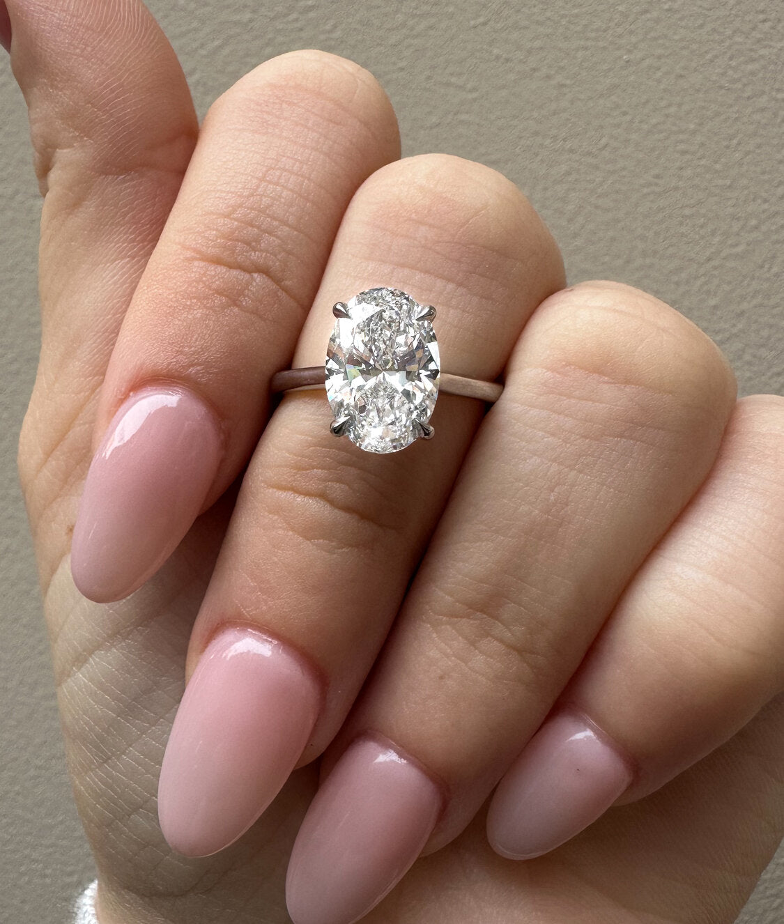 3.04 Oval Mira Solitaire