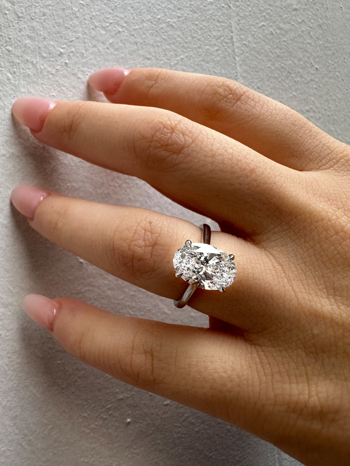 3.04 Oval Mira Solitaire