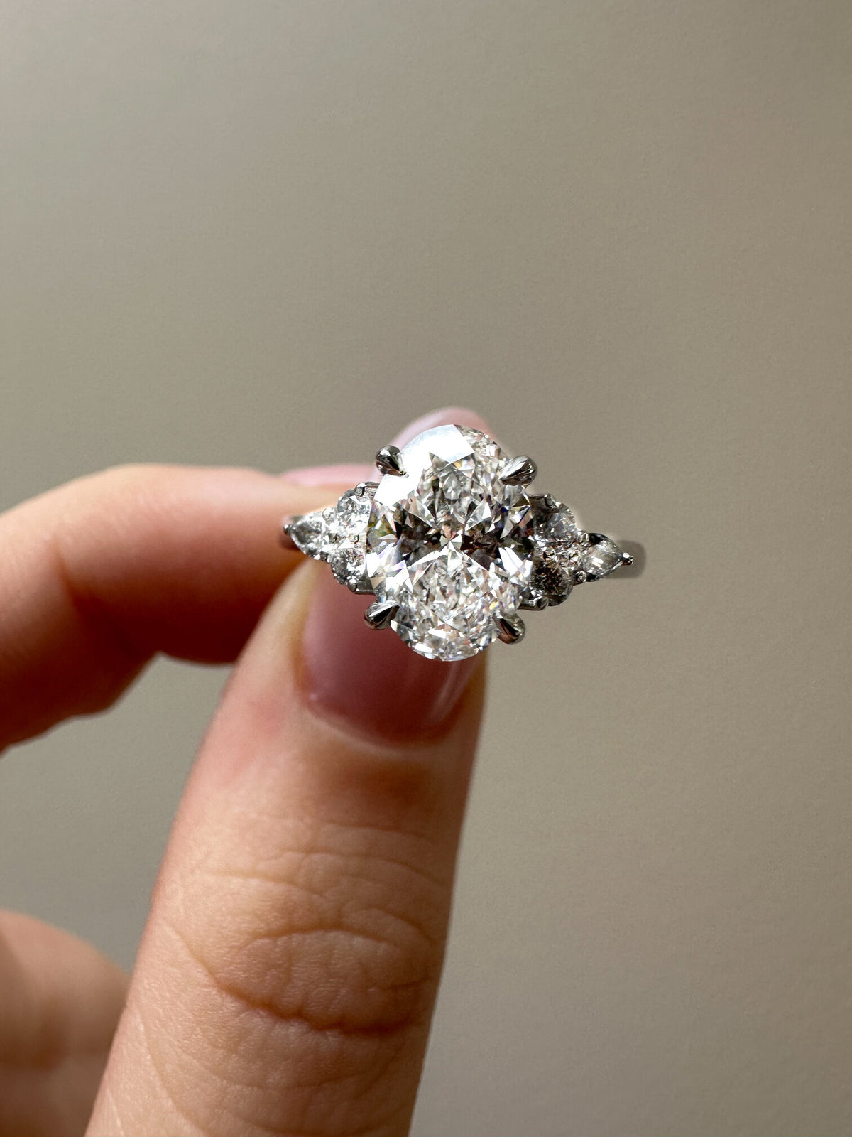1.50 Oval Vesta Cluster